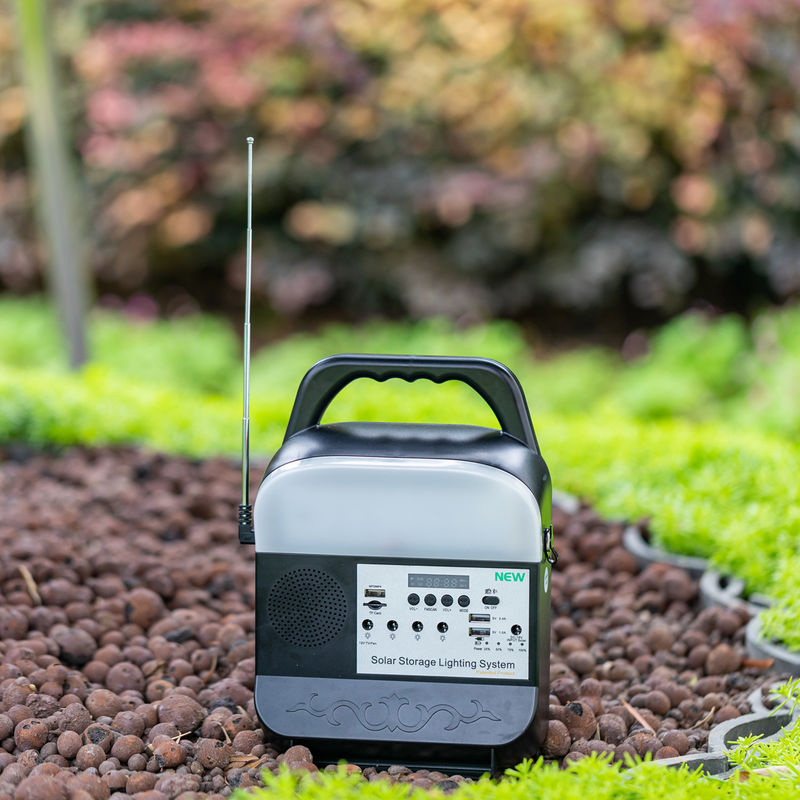 Hệ thống chiếu sáng nhà mặt trời LED Điện năng đáng tin cậy cho cắm trại ngoài trời Hệ thống chiếu sáng nhà mặt trời Tivi và quạt