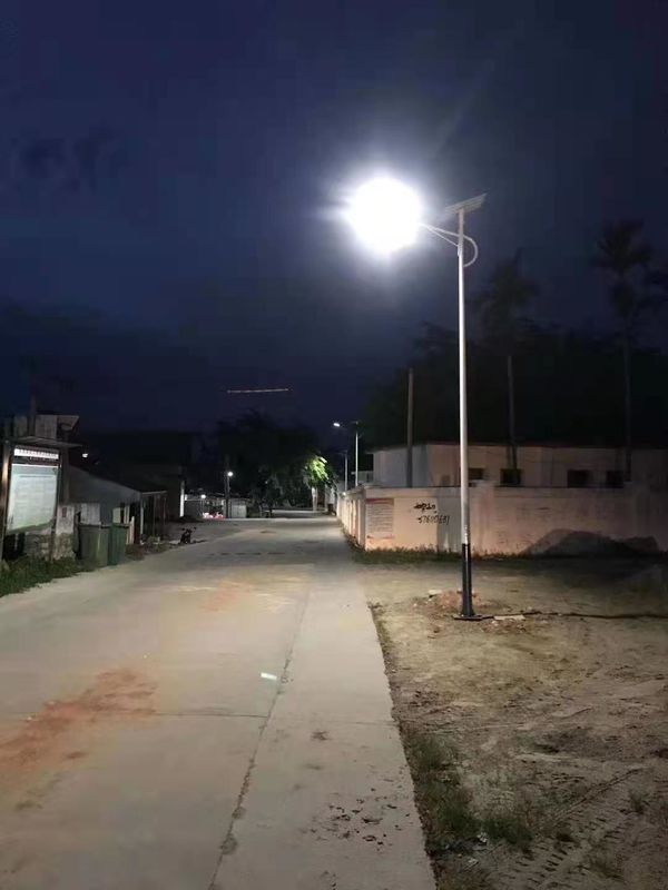 Tất cả trong 2 Đèn đường năng lượng mặt trời 60W 80W Đèn đường LED năng lượng mặt trời Đèn đường bán năng lượng mặt trời