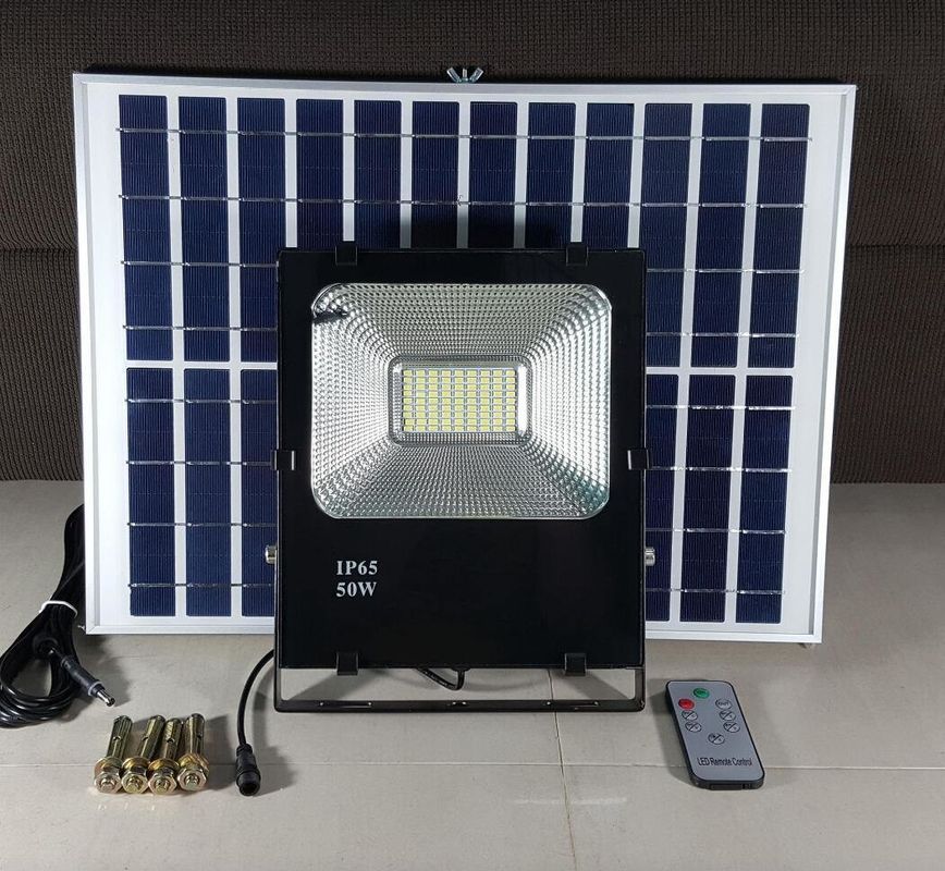 Đèn pha LED năng lượng mặt trời Synsvo Tắt lưới với cảm biến 500W Đèn biển quảng cáo năng lượng mặt trời