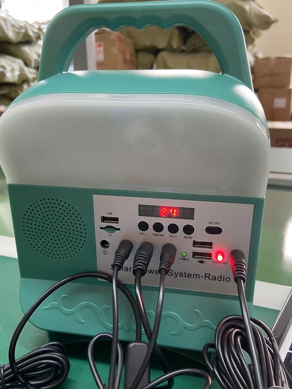 Hệ thống bảng điều khiển năng lượng mặt trời 12W 4 bóng đèn LED Bộ dụng cụ chiếu sáng năng lượng mặt trời di động
