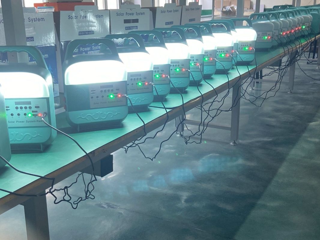 Bộ dụng cụ chiếu sáng năng lượng mặt trời di động / Bảng năng lượng mặt trời cho hệ thống chiếu sáng gia đình SRE-583