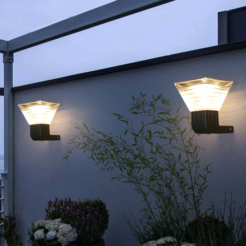 90 lm / w Đèn LED năng lượng mặt trời Đèn tường ngoài trời 3.2V Đèn ngoại thất hiện đại ABS Cảnh quan sân vườn